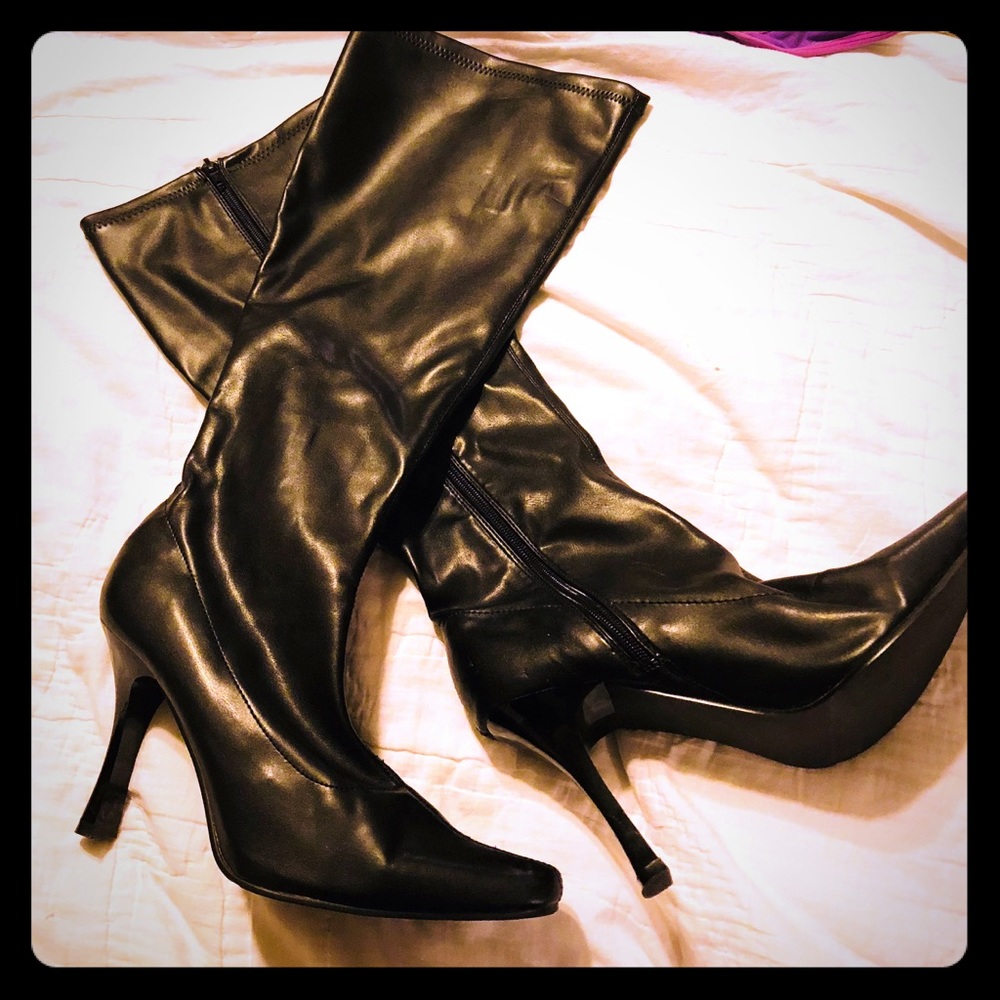 Jennifer Lopez heel boots